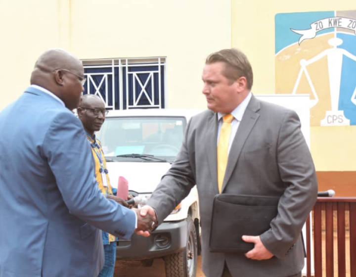 Don de deux véhicules marque Toyota Land Cruiser 4x4 des Etats-Unis à la CPS par l’intermédiaire de ONG ABA ROLI