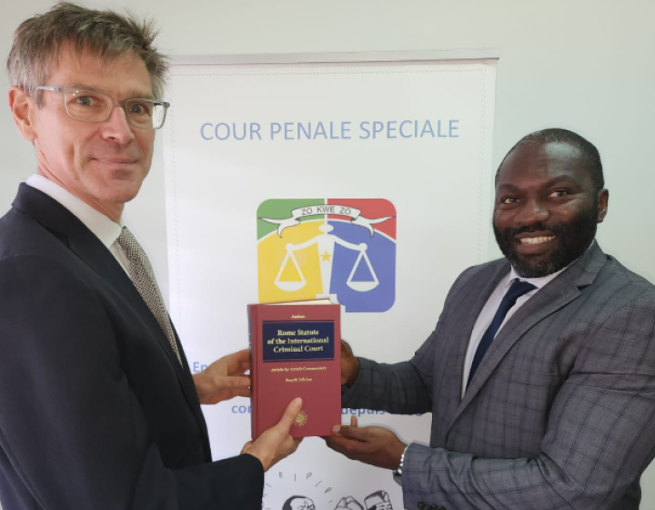 Don de l'ouvrage " Rome Statute of the International Criminal Court" de l'Edition Hart Beck Nomos.