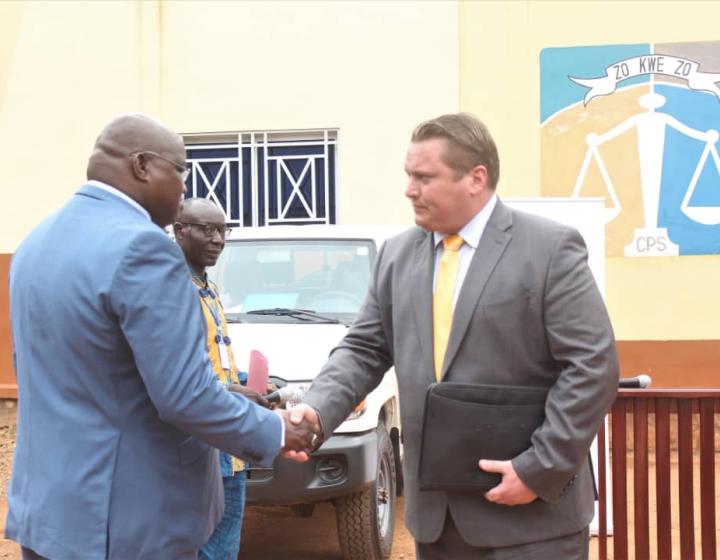 Don de deux véhicules marque Toyota Land Cruiser 4x4 des Etats-Unis à la CPS par l’intermédiaire de ONG ABA ROLI