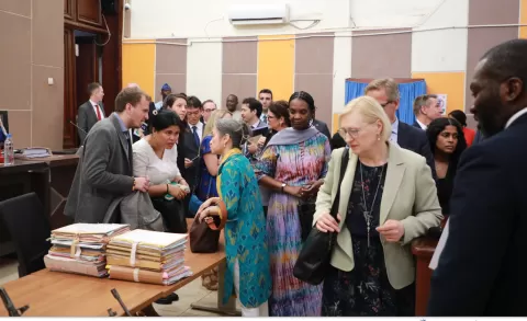 Visite de la salle d'audience