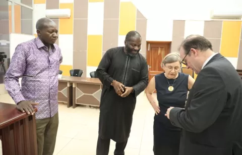 Visite de la salle d'audience