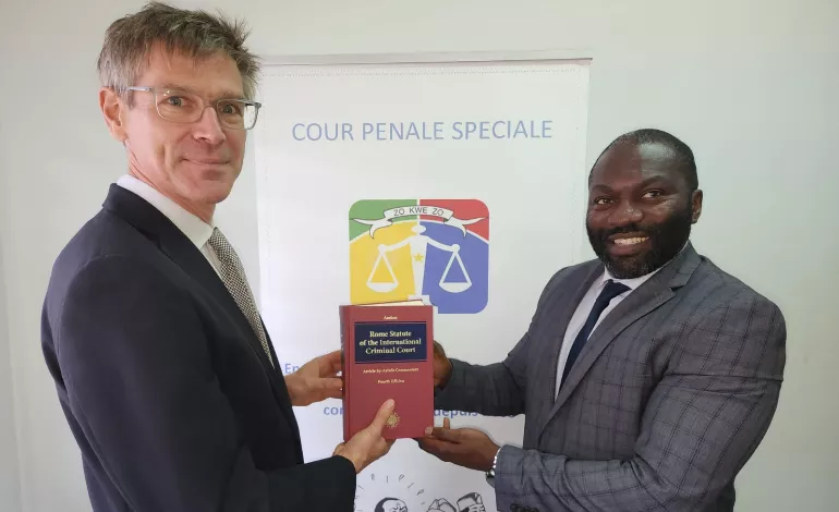 Don de l'ouvrage " Rome Statute of the International Criminal Court" de l'Edition Hart Beck Nomos.