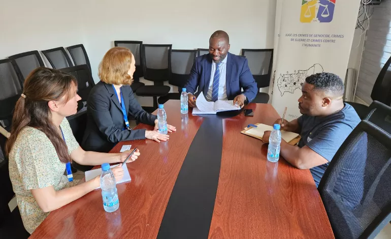 Mme. Marie-Hélène PROULX, Présidente du barreau des avocats de la CPI a été reçu ce 13 novembre 2023 à la CPS par le Greffier en chef adjoint international Dr. Ousman NJIKAM